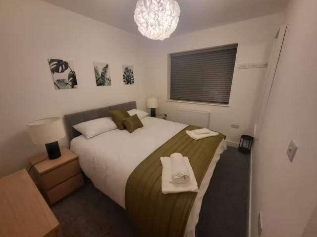 The Queens | 10 Sleeper House image