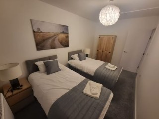 The Queens | 10 Sleeper House thumbnail