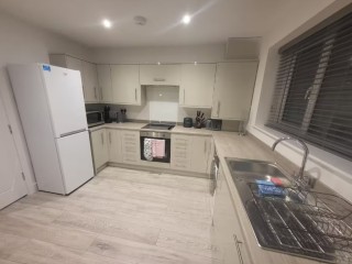 The Queens | 10 Sleeper House thumbnail