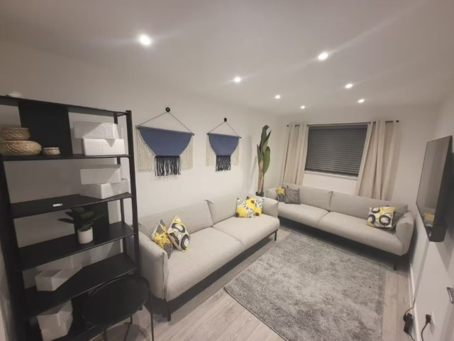 The Queens | 10 Sleeper House image