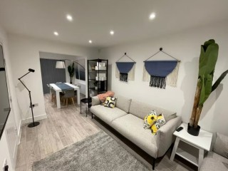 The Queens | 10 Sleeper House thumbnail