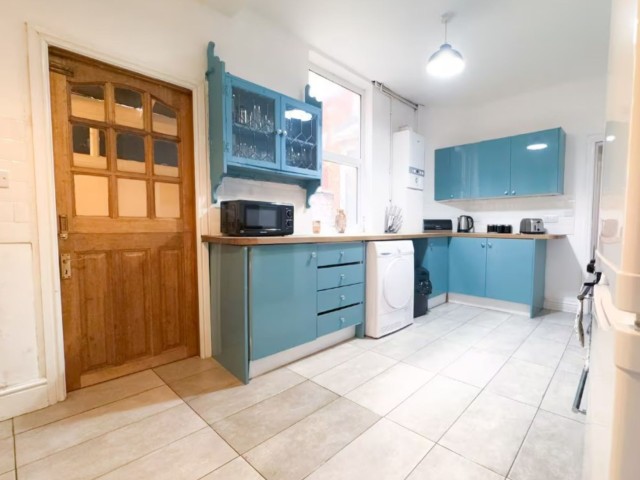 The Liverpool | 14 Sleeper House image