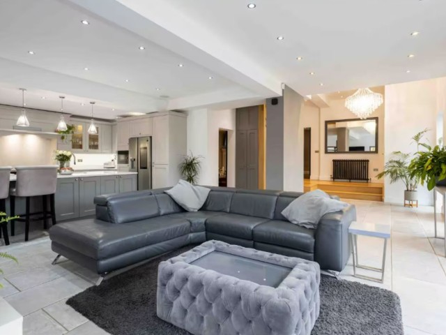 Luxury 10 Sleeper House with Hot Tub image