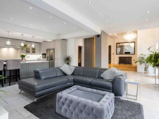 Luxury 10 Sleeper House with Hot Tub thumbnail