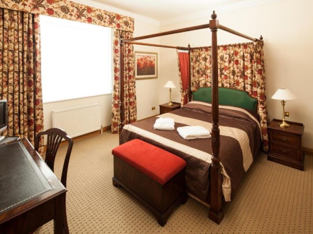 Mercure York Fairfield Manor Hotel image