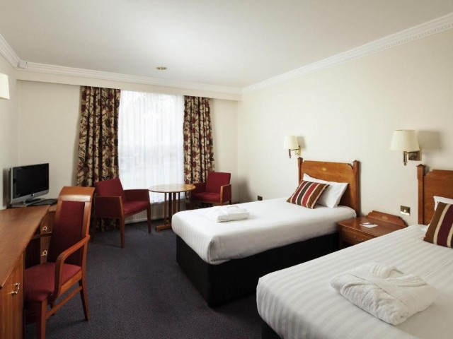 Mercure York Fairfield Manor Hotel image