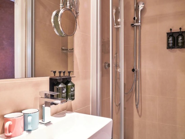 Max Brown Hotel Museum Square image