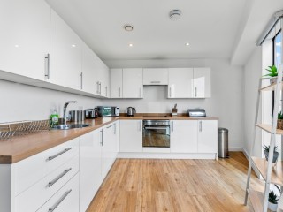 10 Sleeper Penthouse thumbnail