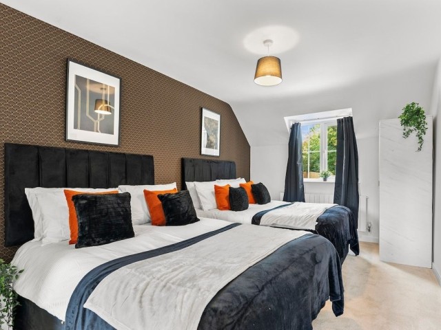 Nottingham House | Sleeps 15 image