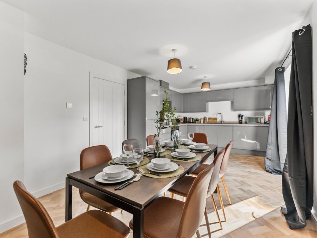 Nottingham House | Sleeps 15 image