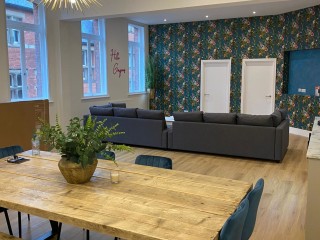 Large Riverside Apartment thumbnail