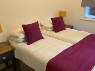 Large Riverside Apartment thumbnail