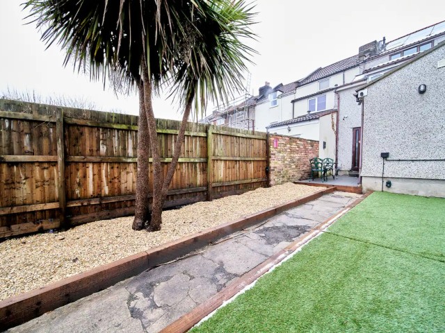 Bell Hill House | Sleeps 10 image