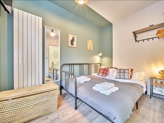 Bell Hill House | Sleeps 10 thumbnail