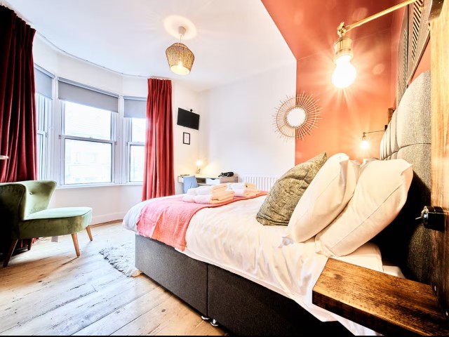 Bell Hill House | Sleeps 10 image