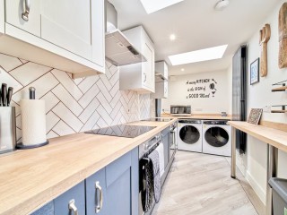 Bell Hill House | Sleeps 10 thumbnail