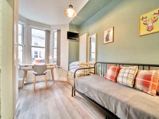 Bell Hill House | Sleeps 10 thumbnail