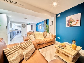 Bell Hill House | Sleeps 10 thumbnail