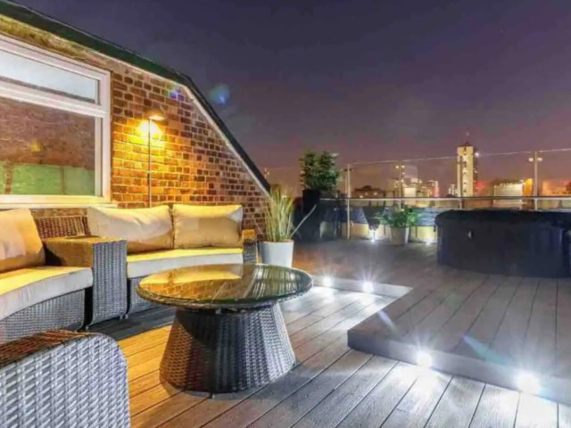 Luxury Townhouse with Hot Tub | Sleeps 23 image