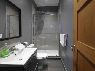 Luxury Townhouse with Hot Tub | Sleeps 23 thumbnail