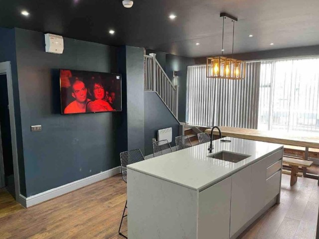 Luxury Townhouse with Hot Tub | Sleeps 23 image