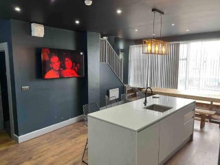 Luxury Townhouse with Hot Tub | Sleeps 23 thumbnail