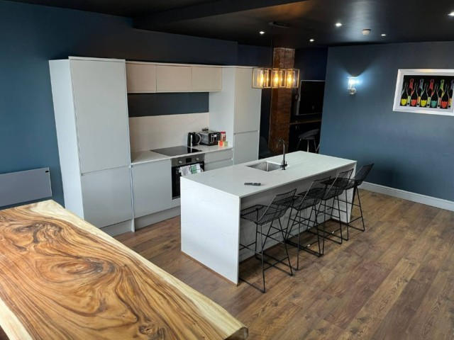 Luxury Townhouse with Hot Tub | Sleeps 23 image