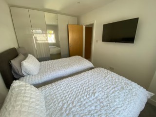 10 Sleeper House with Hot Tub thumbnail