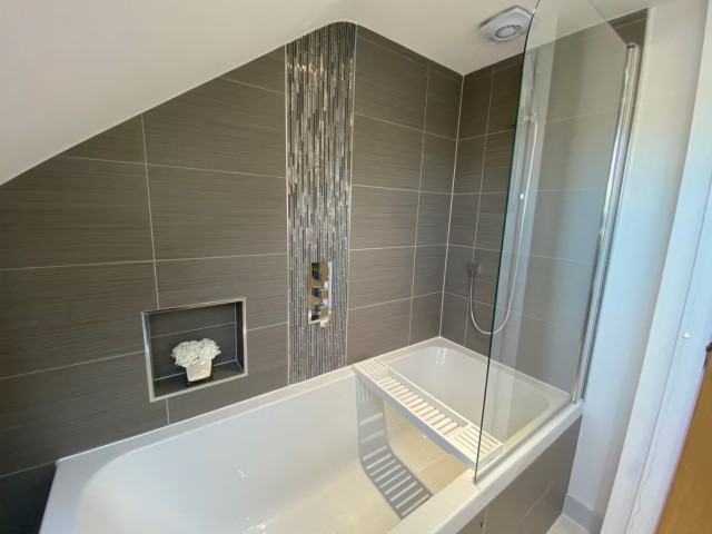 10 Sleeper House with Hot Tub image