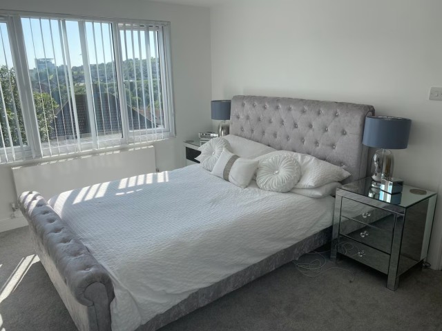 10 Sleeper House with Hot Tub image