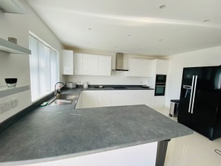 10 Sleeper House with Hot Tub thumbnail