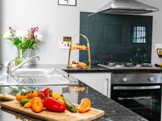 Chester 14 Sleeper Central Townhouse thumbnail