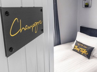 Chester 14 Sleeper Central Townhouse thumbnail