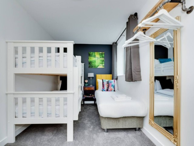 Brighton Gorgeous Townhouse | Sleeps 15 image