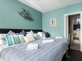 Brighton Seaview Townhouse | Sleeps 15 thumbnail