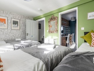 Brighton Seaview Townhouse | Sleeps 15 thumbnail