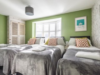 Brighton Seaview Townhouse | Sleeps 15 thumbnail