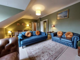 Edinburgh Royal Mile Penthouse | Sleeps 16 thumbnail