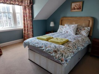 Edinburgh Royal Mile Penthouse | Sleeps 16 thumbnail