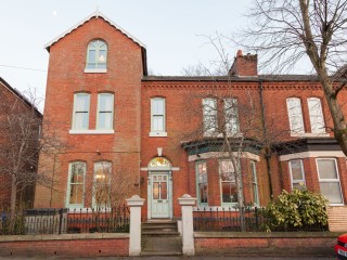 Manchester Large House | Sleeps 17 thumbnail
