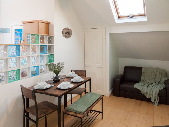 Manchester Large House | Sleeps 17 image