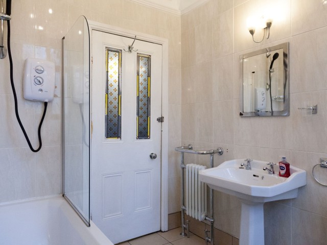 Manchester Large House | Sleeps 17 image