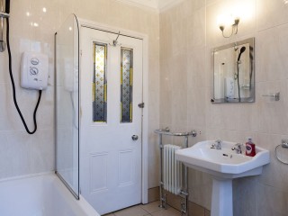 Manchester Large House | Sleeps 17 thumbnail