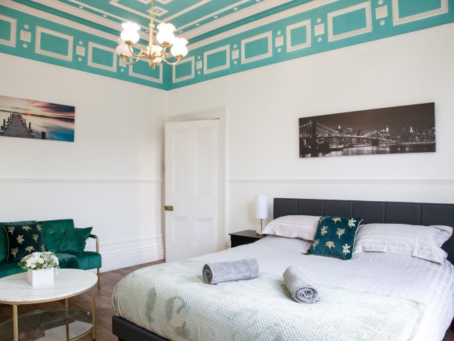 Manchester Large House | Sleeps 17 image