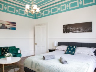 Manchester Large House | Sleeps 17 thumbnail