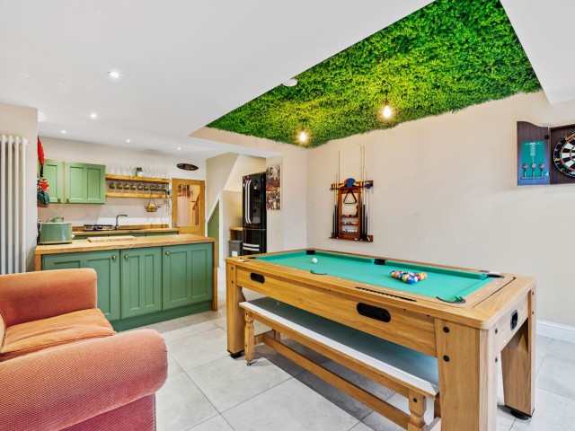 Bristol 8 Sleeper Hot Tub House image