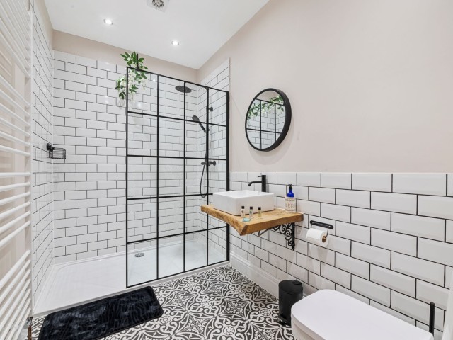 Bristol 8 Sleeper Hot Tub House image