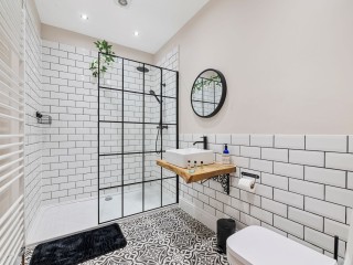 Bristol 8 Sleeper Hot Tub House thumbnail