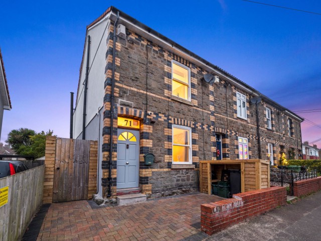 Bristol 8 Sleeper Hot Tub House image