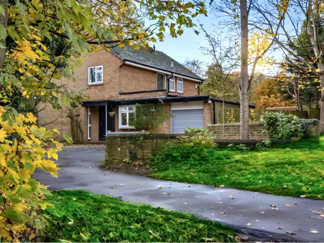 Leeds 14 Sleeper Hot Tub Cottage image